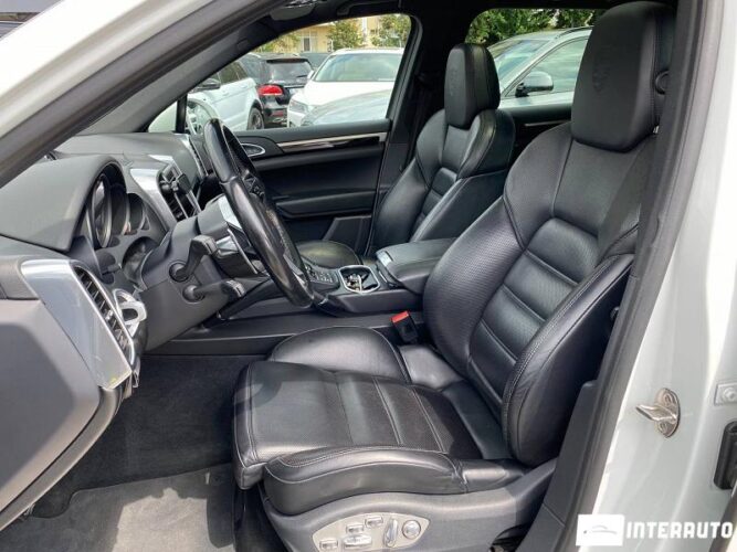 Porsche Cayenne 40 interauto-car