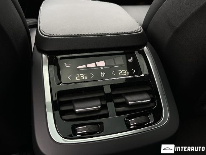 Volvo XC 90 52 interauto-car