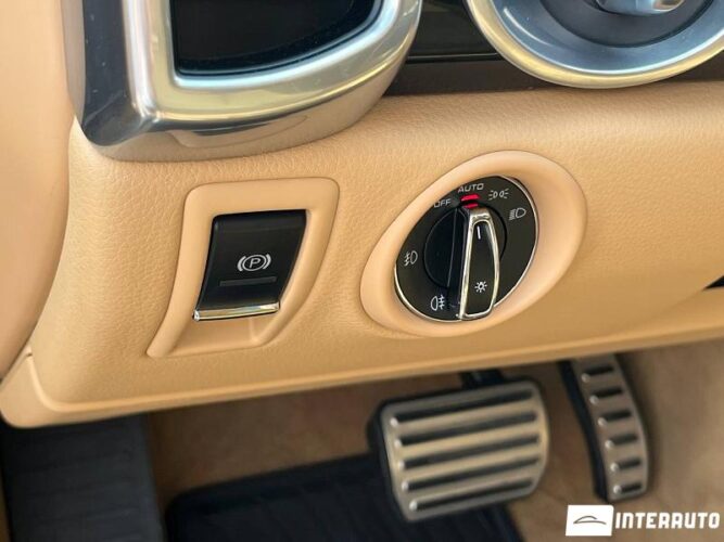 Porsche Cayenne S Hybrid 41 interauto-car