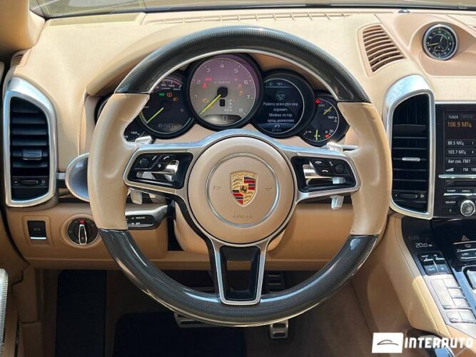 Porsche Cayenne S Hybrid 43 interauto-car