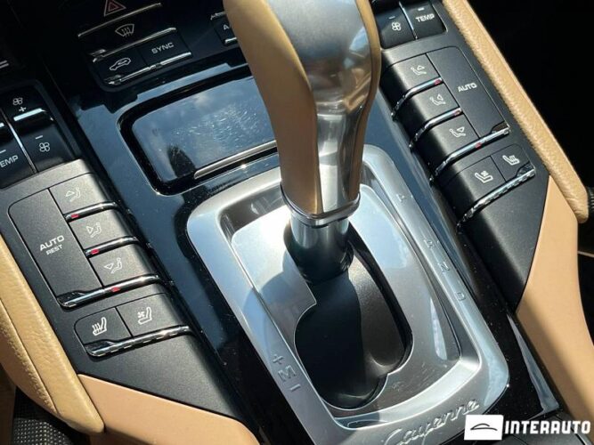 Porsche Cayenne S Hybrid 48 interauto-car