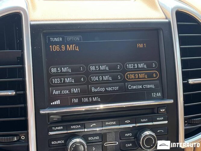 Porsche Cayenne S Hybrid 45 interauto-car