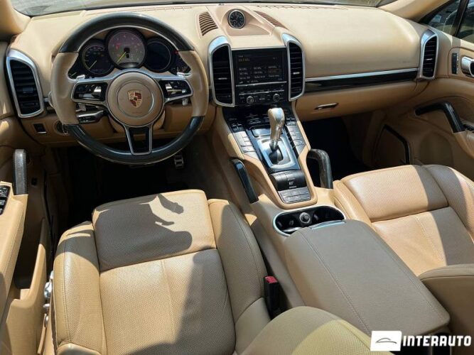 Porsche Cayenne S Hybrid 40 interauto-car