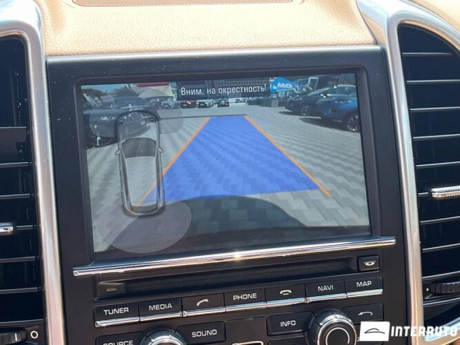 Porsche Cayenne S Hybrid 46 interauto-car