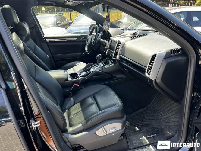 Porsche Cayenne S Hybrid 49 interauto-car