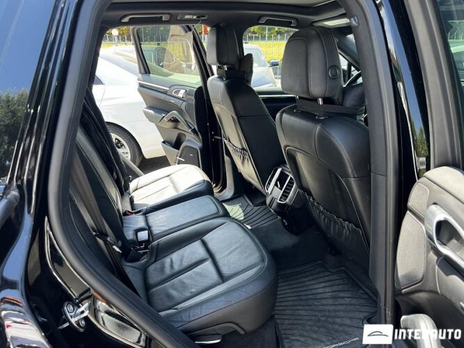 Porsche Cayenne S Hybrid 48 interauto-car