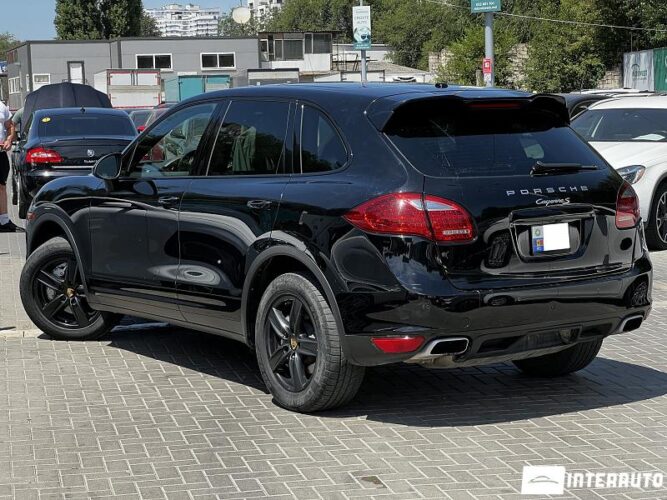 Porsche Cayenne S Hybrid 35 interauto-car