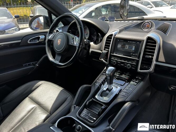 Porsche Cayenne S Hybrid 50 interauto-car