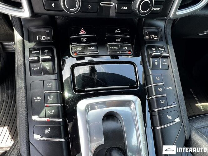 Porsche Cayenne S Hybrid 44 interauto-car