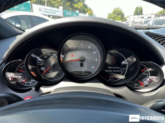 Porsche Cayenne S Hybrid 42 interauto-car