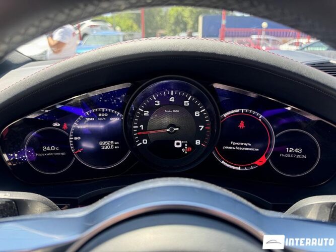 Porsche Cayenne Coupe 57 interauto-car