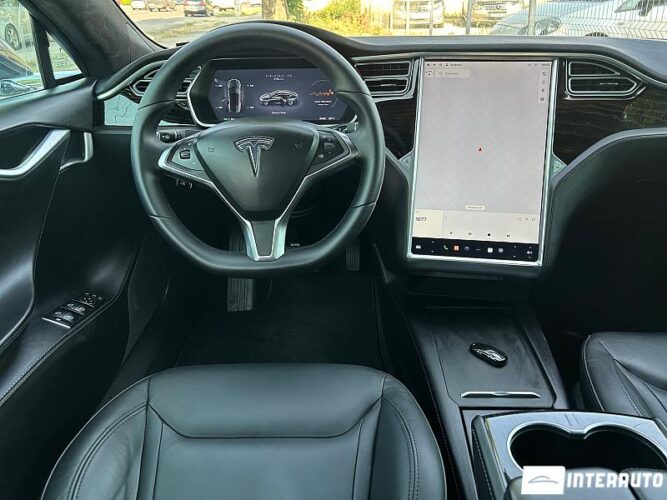 Tesla Model S 38 interauto-car