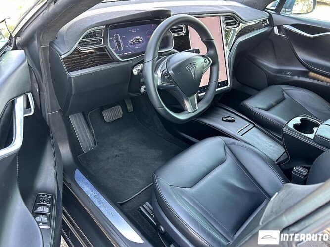 Tesla Model S 36 interauto-car