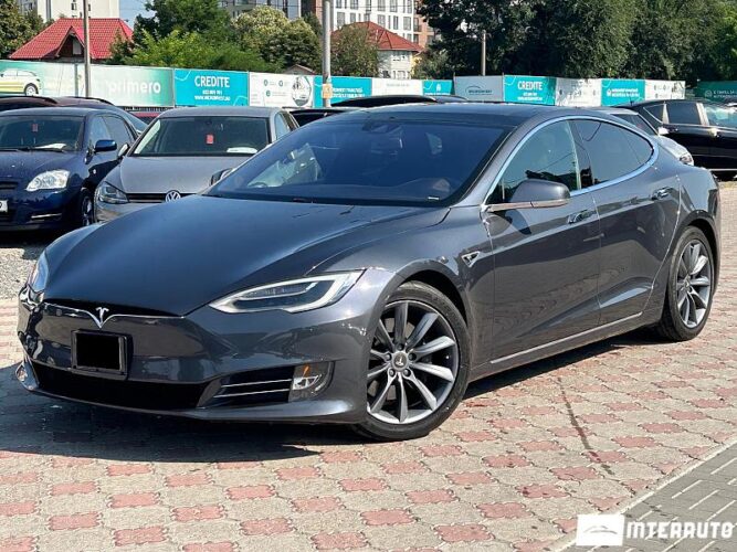 Tesla Model S 32 interauto-car