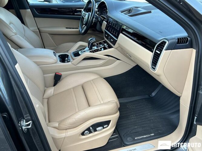 Porsche Cayenne 52 interauto-car