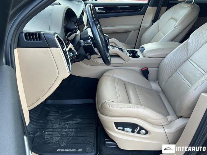 Porsche Cayenne 44 interauto-car