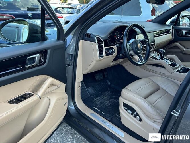 Porsche Cayenne 42 interauto-car