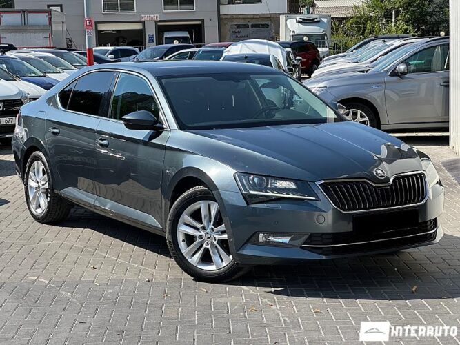 Skoda Superb 30 interauto-car