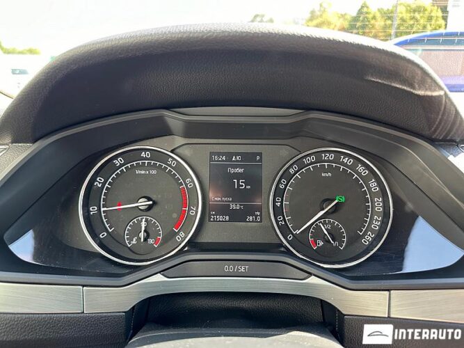 Skoda Superb 40 interauto-car