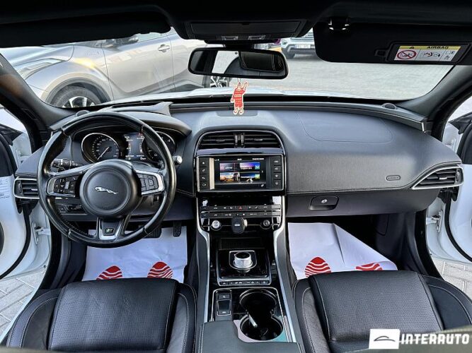 Jaguar XE 43 interauto-car