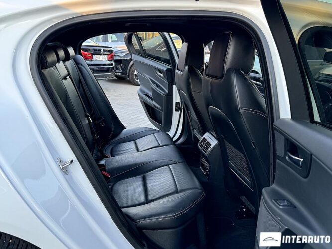 Jaguar XE 52 interauto-car