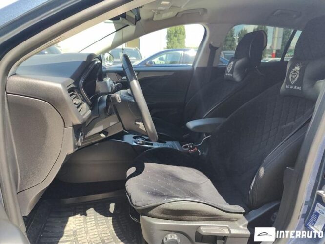 Ford Focus 32 interauto-car