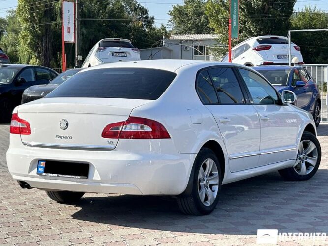 Skoda Superb 30 interauto-car