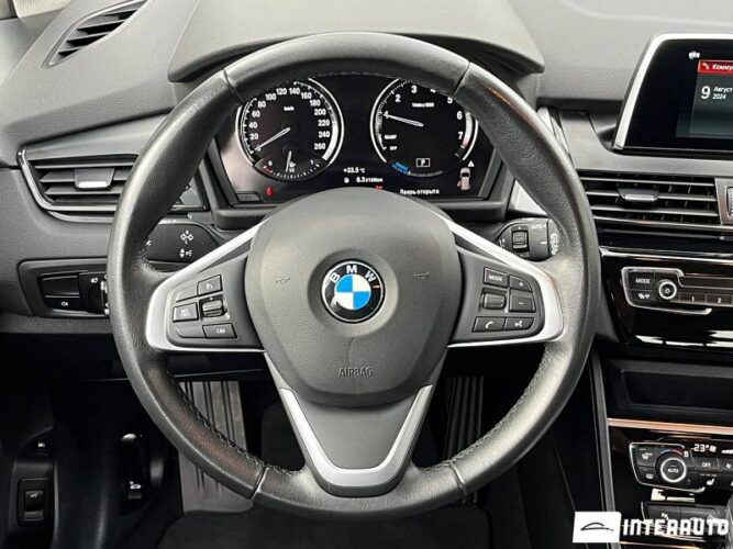 BMW 225XE 42 interauto-car