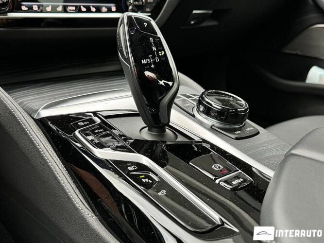 BMW 530e 44 interauto-car