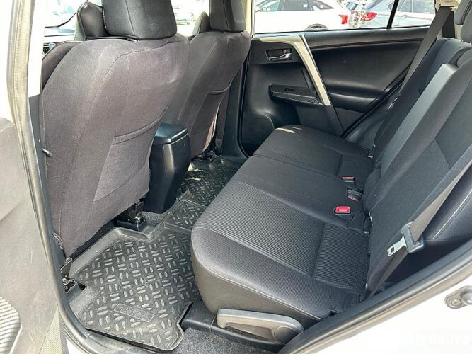 Toyota Rav-4 46 interauto-car