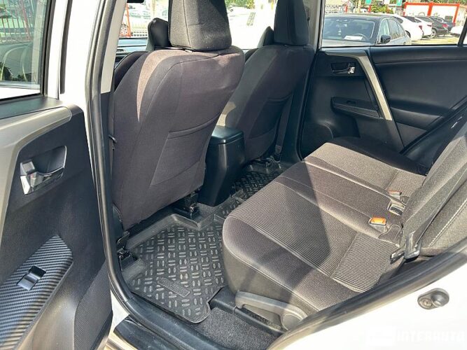 Toyota Rav-4 45 interauto-car