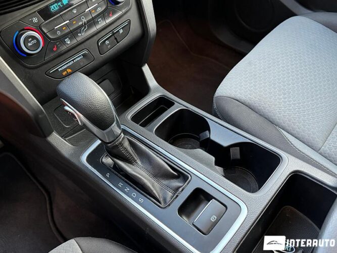 Ford Escape 43 interauto-car