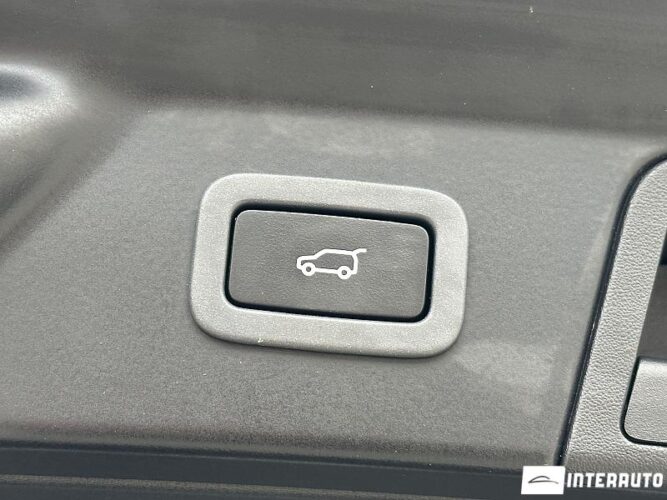 Land Rover Range Rover Velar 64 interauto-car