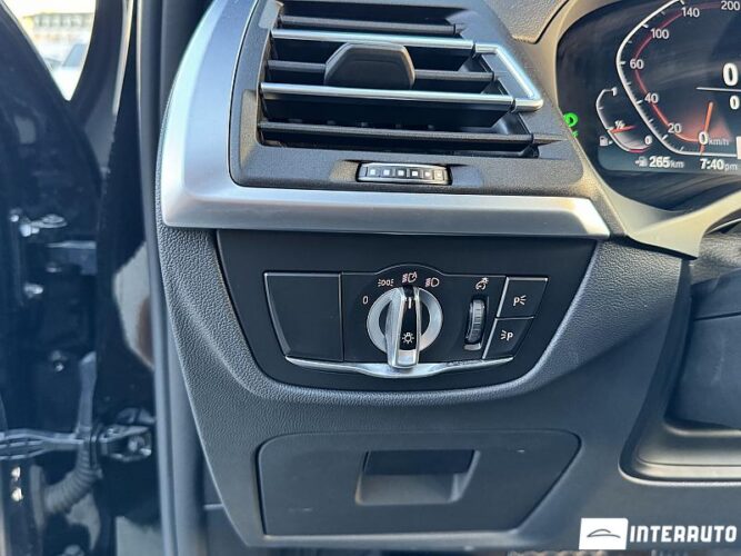 BMW X3 3.0i 63 interauto-car