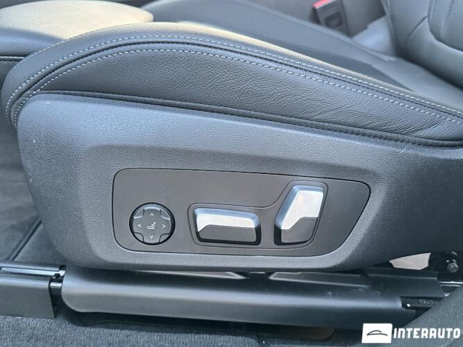 BMW X3 3.0i 64 interauto-car