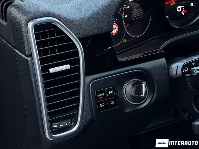 Porsche Cayenne Coupe 37 interauto-car