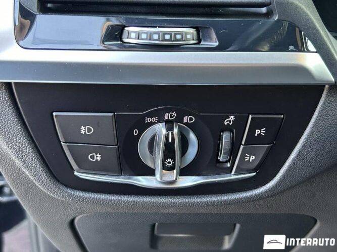 BMW X4 2.0D 42 interauto-car