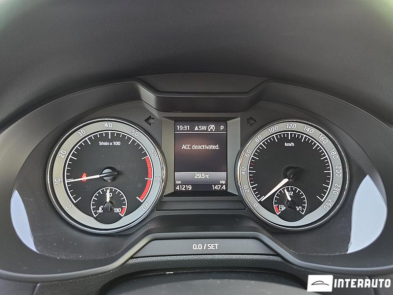 Skoda Octavia 18 automobil-interauto