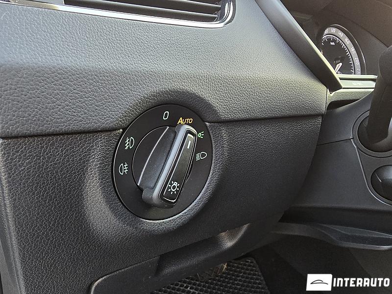 Skoda Octavia 16 automobil-interauto