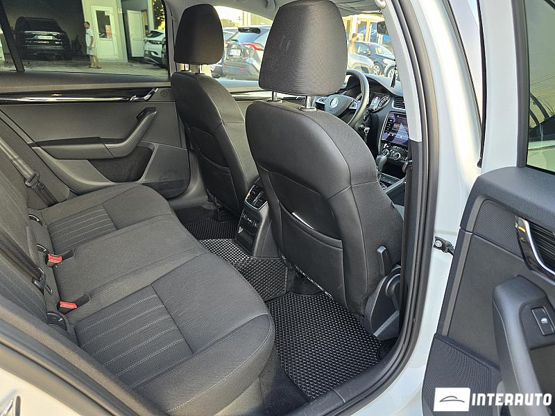 Skoda Octavia 26 automobil-interauto