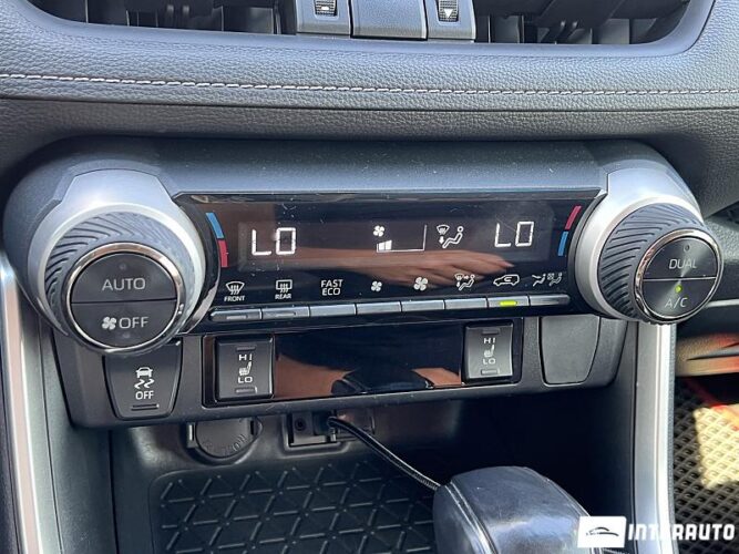 Toyota Rav-4 53 interauto-car