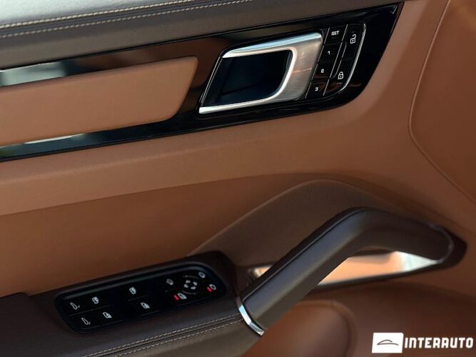 Porsche Cayenne Turbo 35 interauto-car