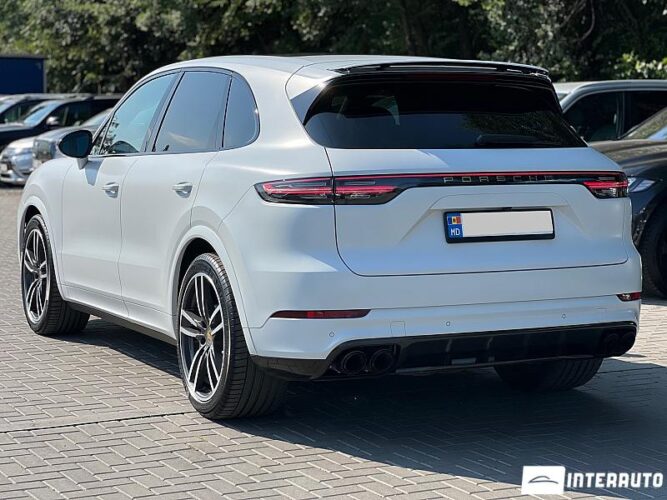 Porsche Cayenne Turbo 33 interauto-car