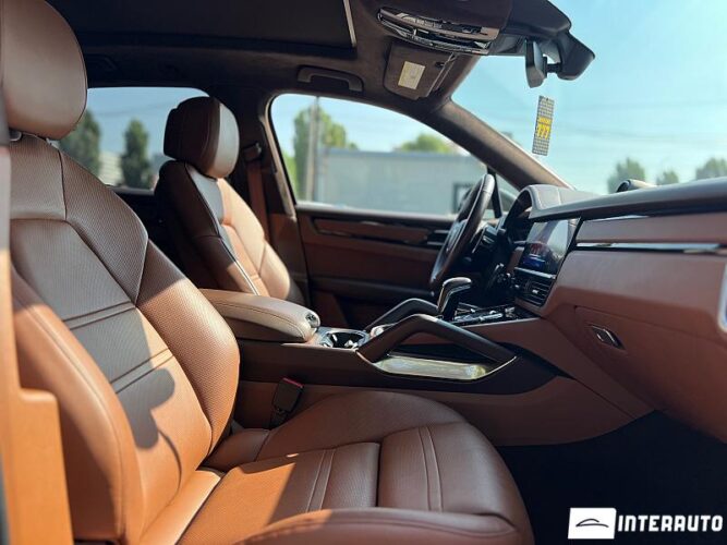 Porsche Cayenne Turbo 43 interauto-car
