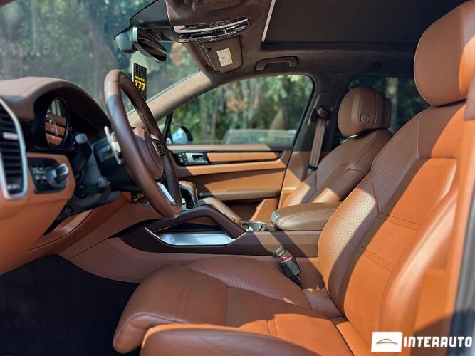 Porsche Cayenne Turbo 38 interauto-car