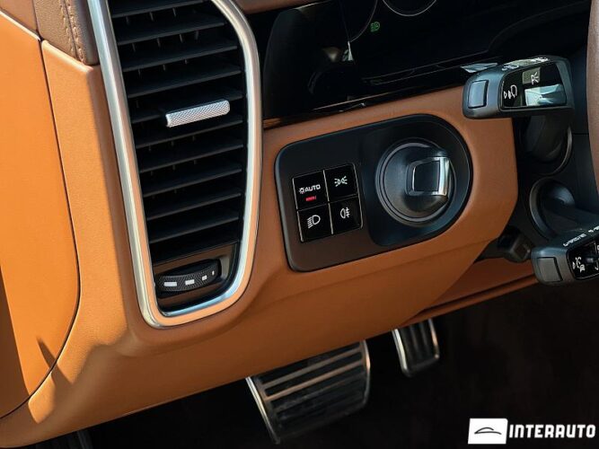 Porsche Cayenne Turbo 36 interauto-car