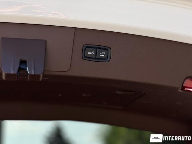 Porsche Cayenne Turbo 46 interauto-car