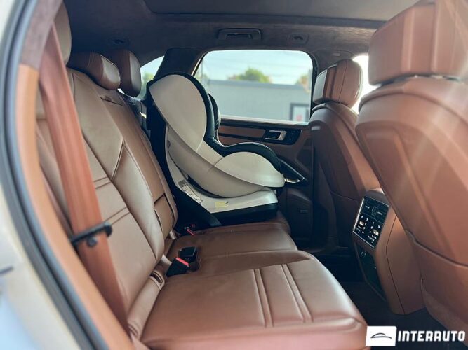 Porsche Cayenne Turbo 44 interauto-car