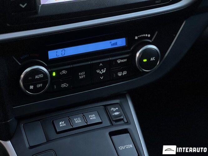 Toyota Auris 43 interauto-car