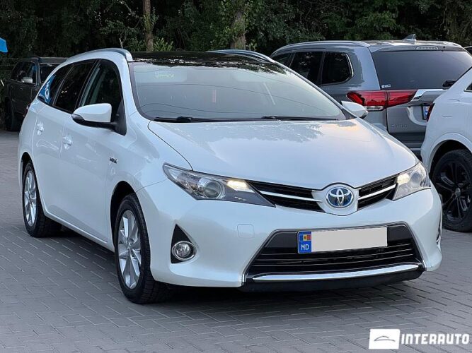 Toyota Auris 34 interauto-car